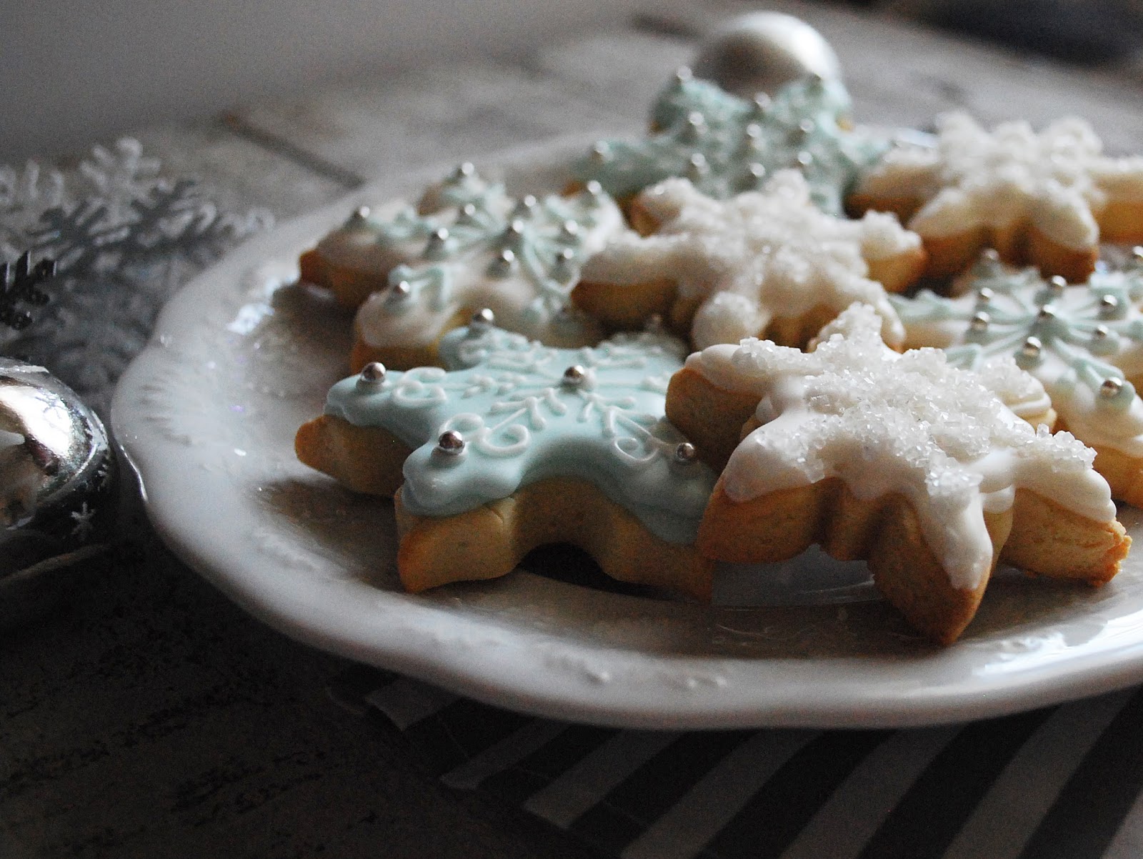 Sparkling Snowflake Cookies